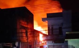 Lupa Matikan Kompor, Puluhan Rumah Kompleks Pasar Bersama Kota Sorong Terbakar